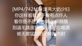 娇嫩菊花被主人开屁眼了 两个洞里都插满了 以后会不会插两根肉棒子 爆插白嫩小母狗的小屁股 不听话的狗狗就应该狠狠的惩罚