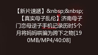 考完试出来放松的情侣她俩的样子挺有文化的，看样子男的经验不多