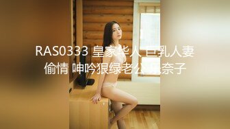 18双马尾萝莉小嫩妹情趣装粉色吊带裙，拨开裤子露无毛嫩穴，掰穴特写揉搓阴蒂，极品美穴很是诱人