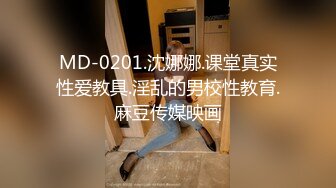 小文黑色情趣蕾丝内衣、丁字裤，美女姿态尽显万千风情，下体毛毛太美啦，摸着逼逼自慰娇喘羞涩叫床！