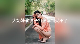 笑起来甜美又很骚外围小妹，换上情趣装丁字裤，服务周到吸蛋舔屌，让妹子扣逼自慰，后入爆插极品肥臀