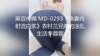 富哥包养两个女高中生在学校教学楼天台1v2，两个学生十分青涩，轮流给富哥口交