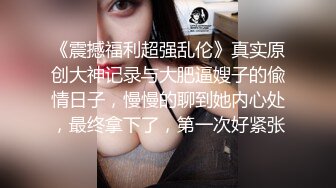 被操的抓紧床帘的小婊子