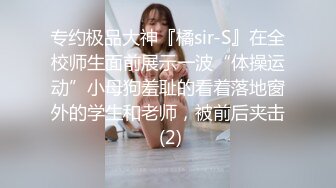 老公不在家，长发蛇精脸少妇，全裸一个卧室在家自慰特写大鲍鱼，道具自慰插穴，掰开里面很是