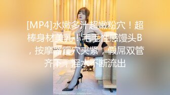 高抄拍胸合集之 游泳馆抄蓝色泳衣妹子的奶头