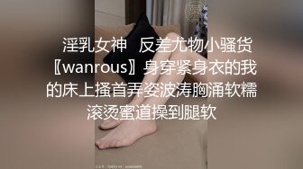 年轻胸前纹身的老婆给老公打飞机撸硬，女上位秒变榨汁打桩机