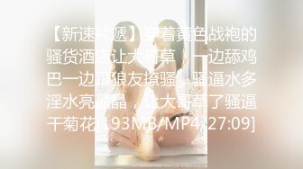 《极品CP?魔手?外购》美女如云夜店女厕，前后位偸拍数位都市气质美女方便，人漂亮一举一动都那么迷人