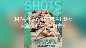 《极品CP✅魔手☛外购》色胆包天坑神潜入广西某医院急诊科女厕~直接进去隔板缝中偸拍多位女护士和女患者方便~太猛了 (18)