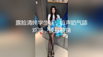 三男掏出J8对着清纯眼镜妹打飞机,妹子乐呵呵等待射脸上,轮番去插几下尽尽兴7V