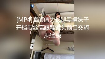 【推特萌妹极品啪啪】双马尾清纯少女『软萌兔兔酱』最新户外露出COS作品 内射无毛粉穴换装制服萝莉 三点粉真好操 (1)