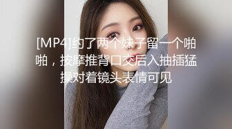 白丝露脸清纯学妹的诱惑，跟狼友撩骚奶子比心，乖巧可爱无毛白虎逼，自己单指抠穴好骚，撅着屁股掰开等你草