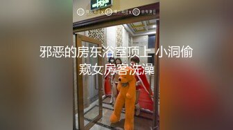 长得既清纯 又骚逼的9分超高颜值女神下海 被土豪炮轰，本人确实也够骚的，真正的蝴蝶粉逼