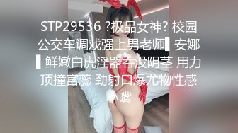 露脸黑丝小少妇敞开双腿让纹身小哥压在身下爆草抽插，奶子乱晃深喉大鸡巴，激情上位后入抽插