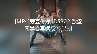 极品女上对着镜头拍抽插，白浆四溢